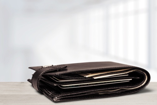 jak wyczyścić skórzany portfel