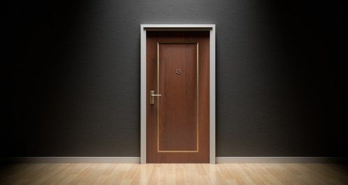 Jak wybrać dobre drzwi wewnętrzne? Poznaj najważniejsze porady fachowców