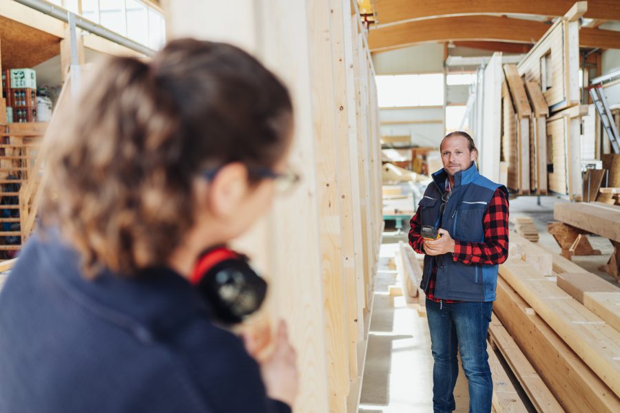 Dom z prefabrykatów – jak wygląda proces budowy i wykończenia wnętrza?