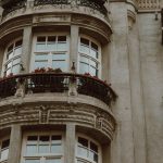 Rośliny na słoneczny balkon